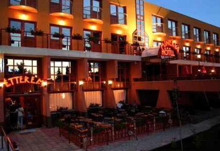 Hotel Minerva Mosonmagyaróvár Esterno foto