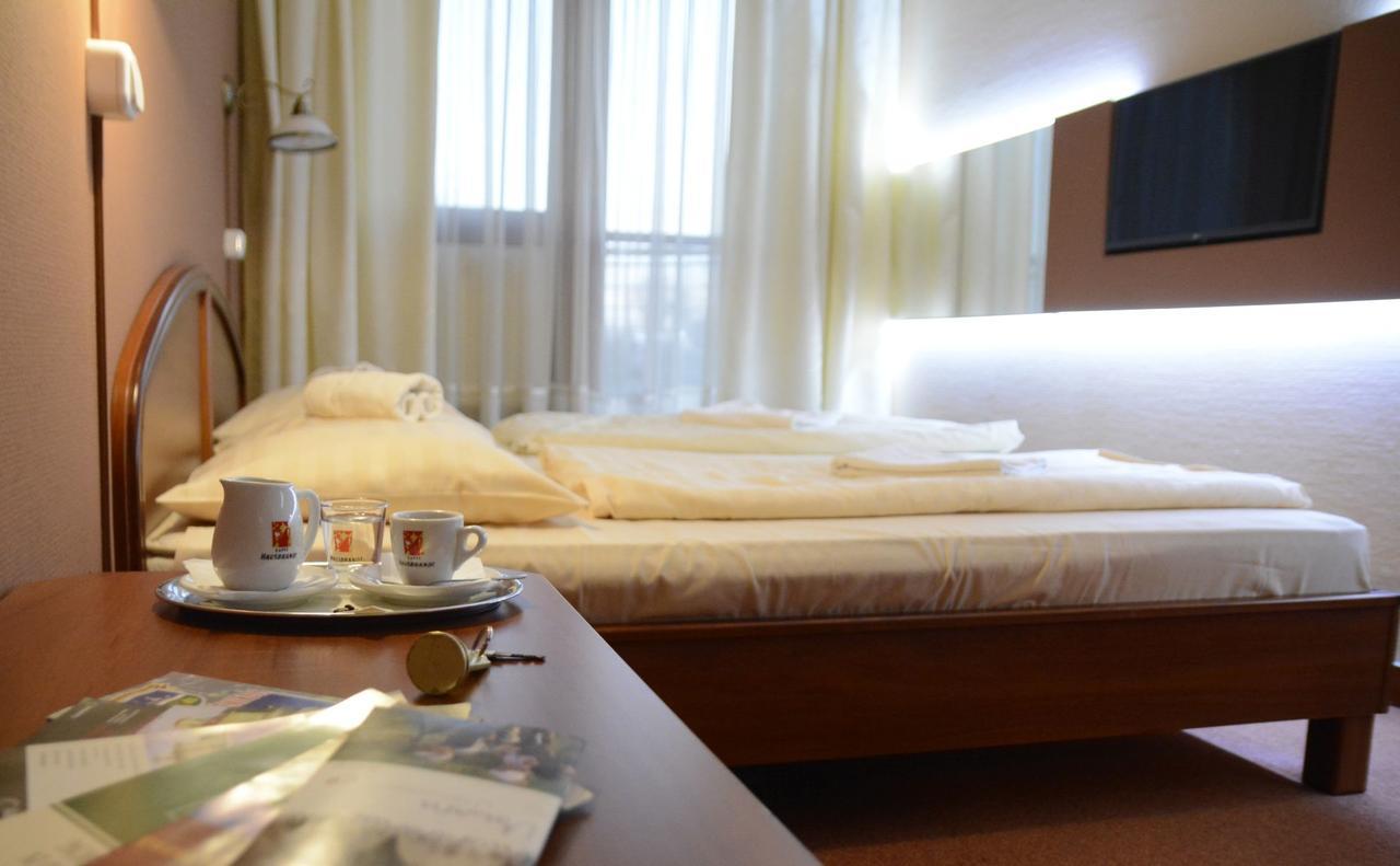 Hotel Minerva Mosonmagyaróvár Esterno foto