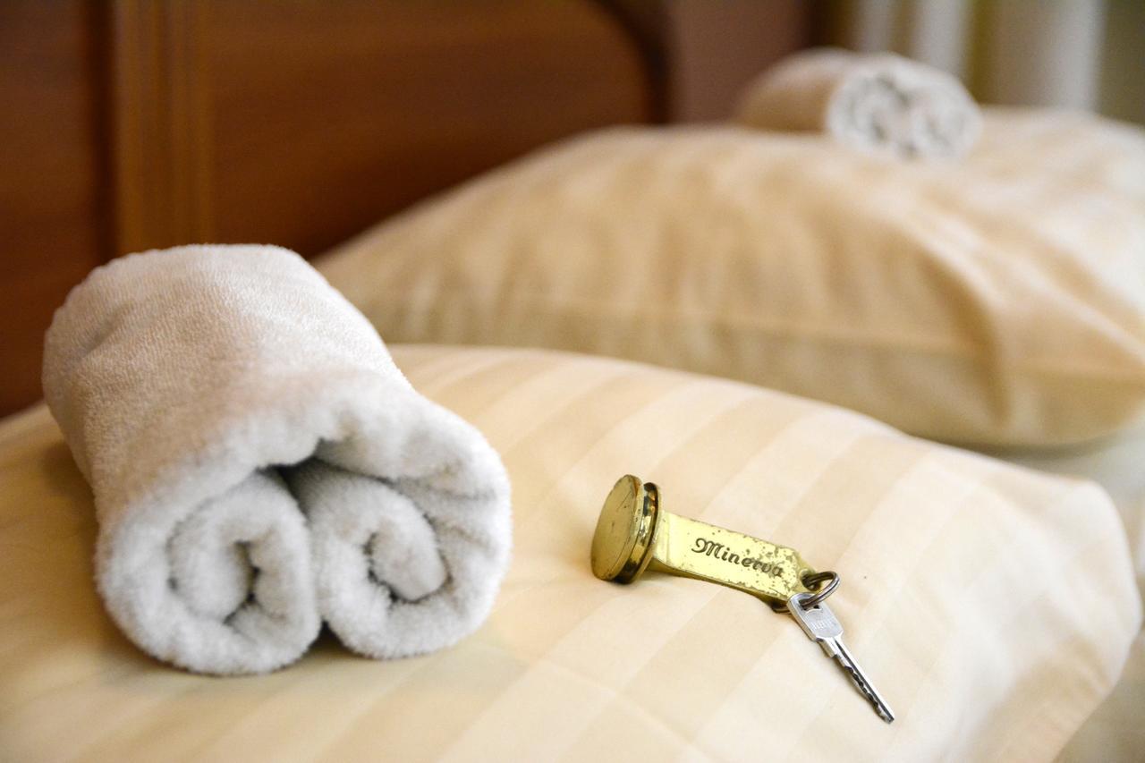 Hotel Minerva Mosonmagyaróvár Esterno foto