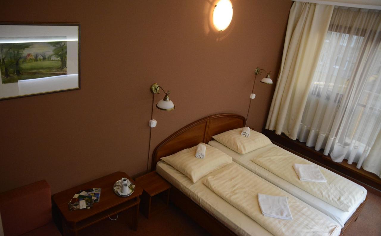 Hotel Minerva Mosonmagyaróvár Esterno foto