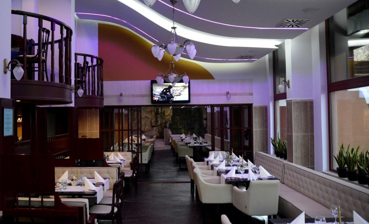 Hotel Minerva Mosonmagyaróvár Esterno foto