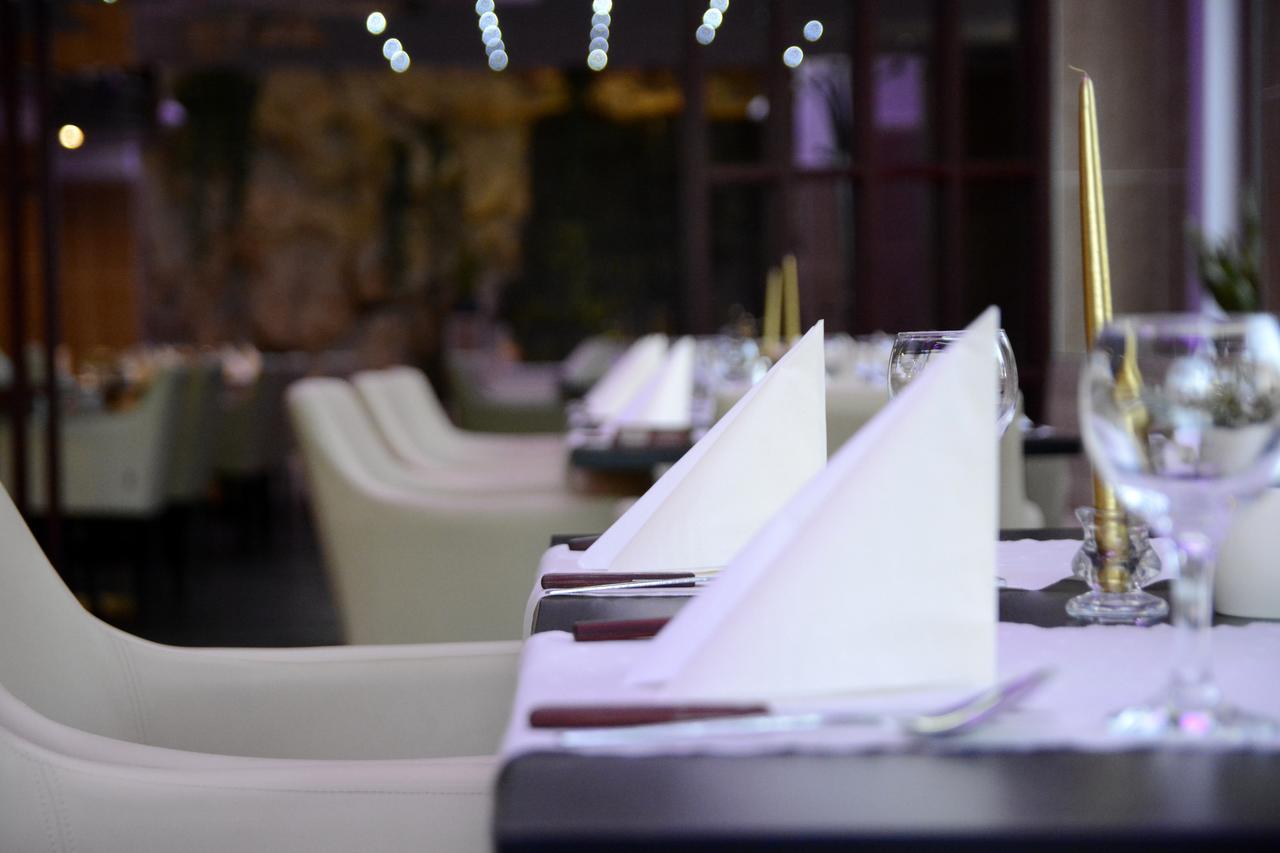 Hotel Minerva Mosonmagyaróvár Esterno foto