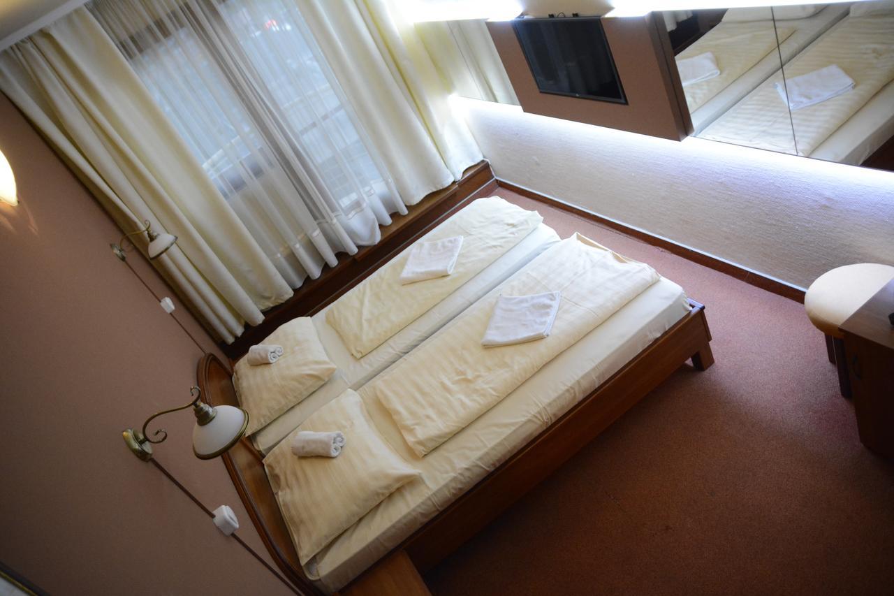 Hotel Minerva Mosonmagyaróvár Esterno foto